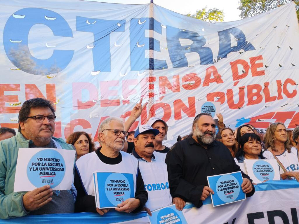 Manifestación multitudinaria en Argentina por la defensa de la educación pública
