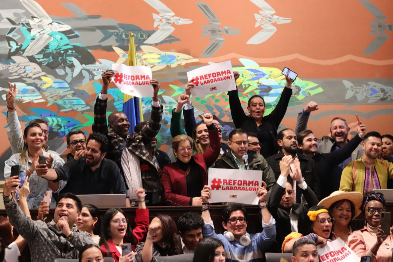 Los trabajadores agradecemos al presidente y al Pacto Histórico por la aprobación de la reforma laboral