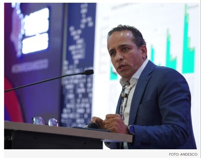 Alexander López, director del DNP, presentó su renuncia irrevocable al presidente Petro