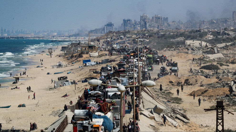 Israel recrudece la matanza en Ciudad de Gaza mientras miles de palestinos huyen al sur