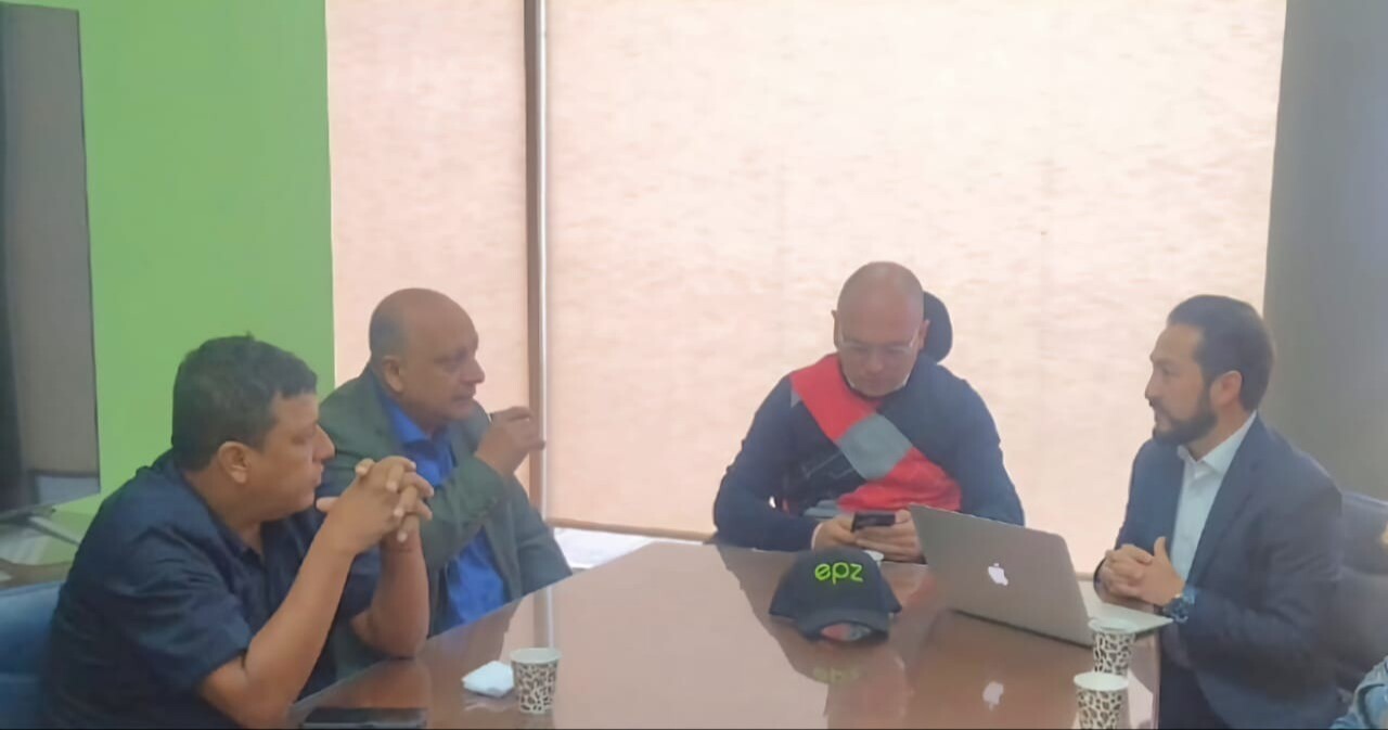 Luego de presentarse ante los trabajadores