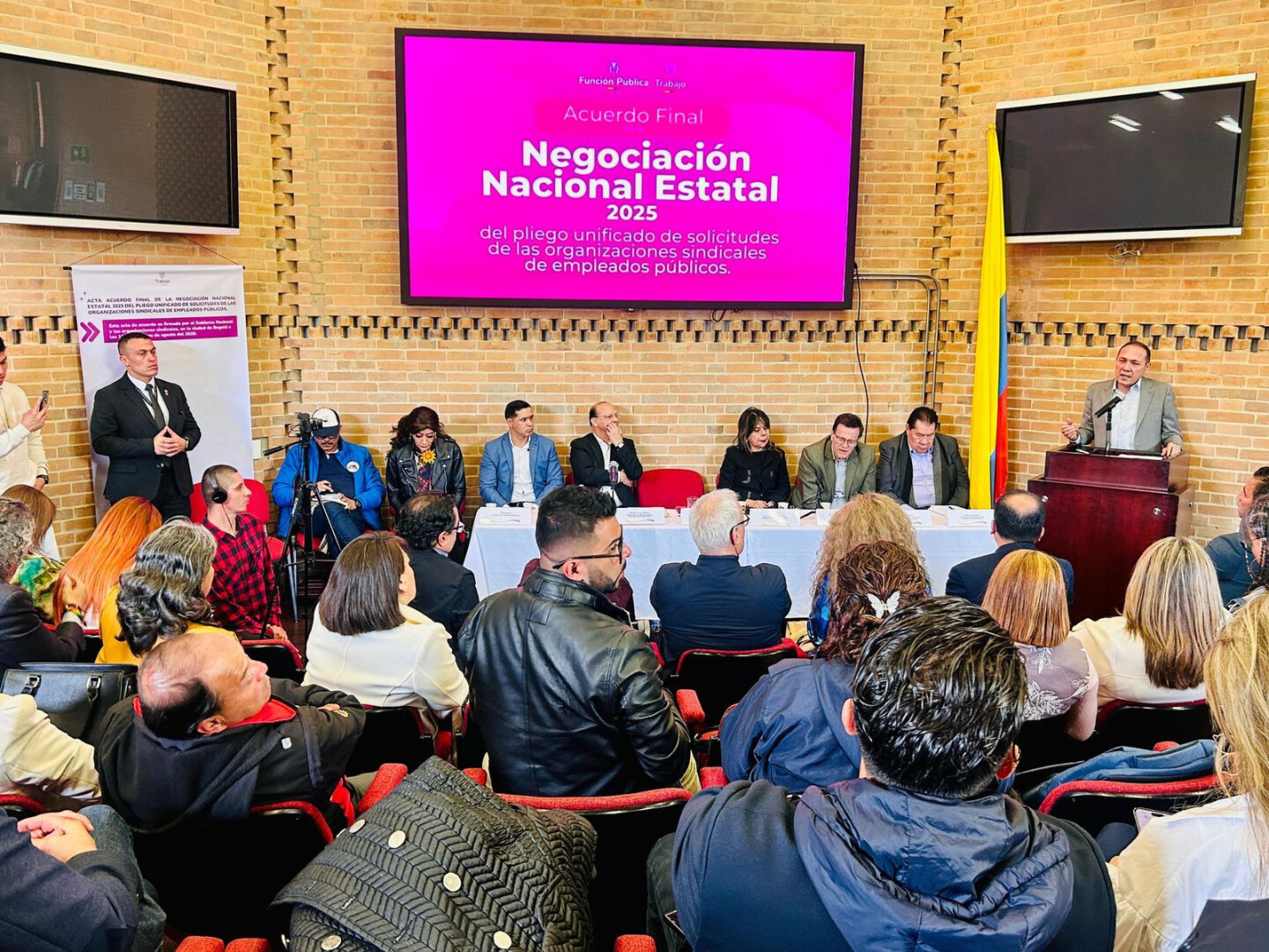 Firma de acuerdo estatal materializa la alianza entre organizaciones sindicales y un gobierno progresista y alternativo